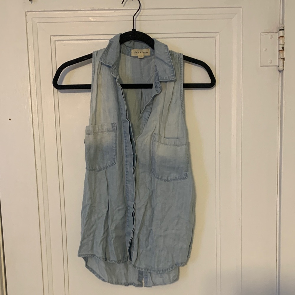 Cloth & Stone Light Jean Sleeveless Blouse